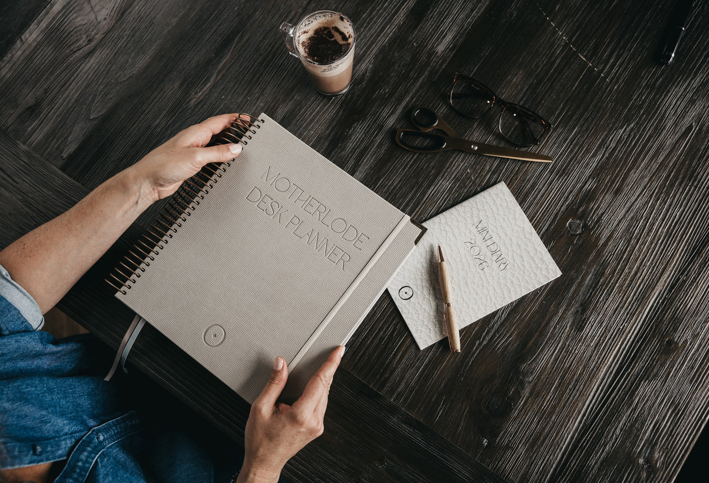 PRE-ORDER Visone Undated Weekly Desk Planner