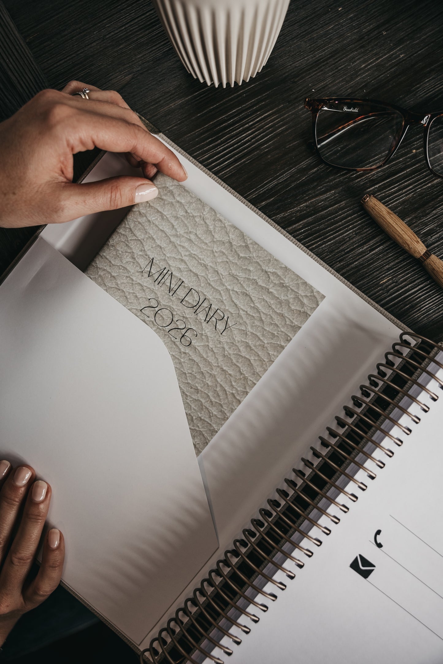 PRE-ORDER Visone Undated Weekly Desk Planner